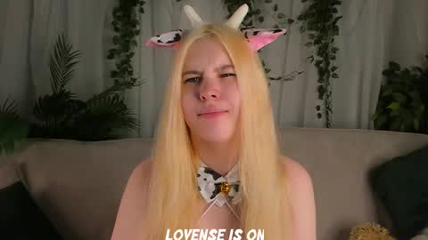 Eliz online show from 10/29/25, 01:19