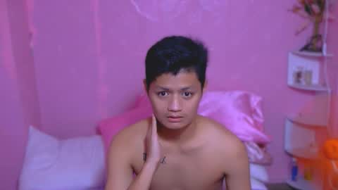 bhillrhey121103 online show from 10/24/25, 01:03