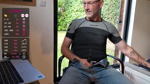 Snapshot of bi_french69 chatting on 09/23/25, 10:29 My name is David and if you like public exhibitions you wont be disappointed with me LoL - My favorite vibes is 44 online show from 09/23/25, 10:29