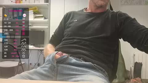 Snapshot of bi_french69 chatting on 10/08/25, 07:50 My name is David and if you like public exhibitions you wont be disappointed with me LoL - My favorite vibes is 44 online show from 10/08/25, 07:50