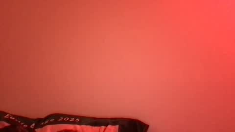 Snapshot of bi_inboston chatting on 11/26/25, 04:35 Robbie online show from 11/26/25, 04:35