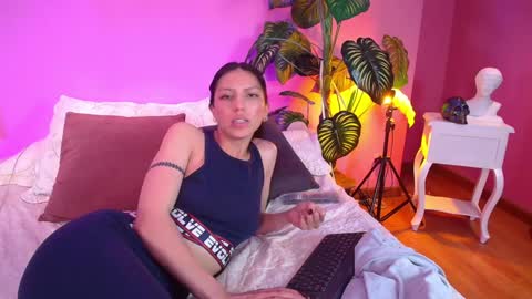 Snapshot of bianca_ks chatting on 12/20/24, 10:16 Bianca online show from 12/20/24, 10:16