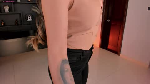 Snapshot of biancapierce_ chatting on 10/20/25, 12:05 Bianca Pierce online show from 10/20/25, 12:05