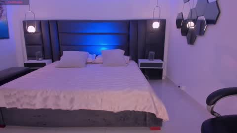 Snapshot of biancapierce_ chatting on 11/06/25, 12:28 Bianca Pierce online show from 11/06/25, 12:28