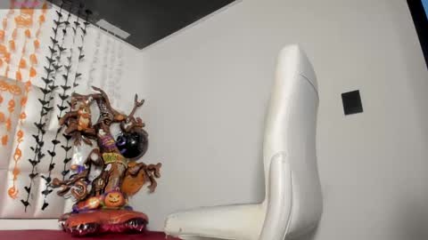 Snapshot of bibiana_js_ chatting on 10/13/25, 11:54 bibiana_js_ online show from 10/13/25, 11:54