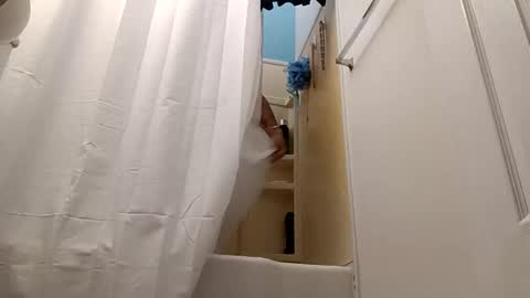 Snapshot of bibottom68942 chatting on 10/17/25, 11:46 bibottom68942 online show from 10/17/25, 11:46