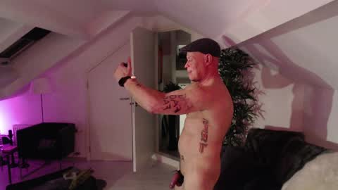 Snapshot of bickel chatting on 01/07/25, 03:14 Bickel online show from 01/07/25, 03:14