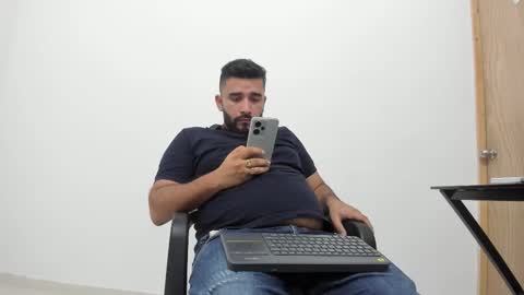 Snapshot of big_dad69 chatting on 10/24/25, 01:13 Tommy online show from 10/24/25, 01:13