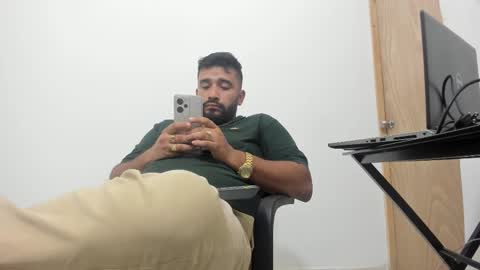 Snapshot of big_dad69 chatting on 10/28/25, 01:53 Tommy online show from 10/28/25, 01:53