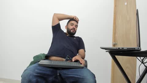 Snapshot of big_dad69 chatting on 11/04/25, 01:59 Tommy online show from 11/04/25, 01:59