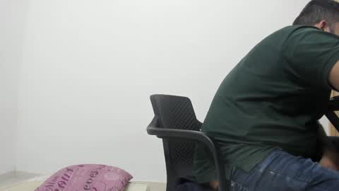 Snapshot of big_dad69 chatting on 11/08/25, 05:23 Tommy online show from 11/08/25, 05:23