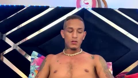 Snapshot of big_latin666 chatting on 01/01/25, 11:27 Stiven Leon online show from 01/01/25, 11:27