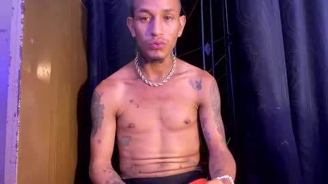 Snapshot of big_latin666 chatting on 01/10/25, 07:04 Stiven Leon online show from 01/10/25, 07:04