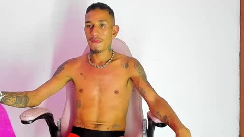 Snapshot of big_latin666 chatting on 02/06/25, 04:42 Stiven Leon online show from 02/06/25, 04:42