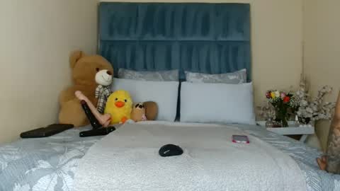 Snapshot of big_melons2001 chatting on 10/31/25, 01:17 big_melons2001 online show from 10/31/25, 01:17