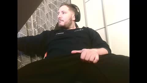 Snapshot of big_sele chatting on 02/15/25, 03:42 bigbroly88 online show from 02/15/25, 03:42