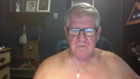 Snapshot of bigbeerdrinker1 chatting on 10/22/25, 03:23 bigbeerdrinker online show from 10/22/25, 03:23