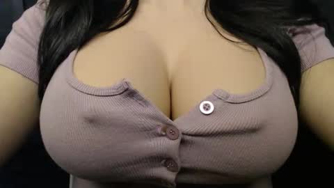 Snapshot of bigboobs_ivy chatting on 10/03/25, 09:17 Ivy online show from 10/03/25, 09:17