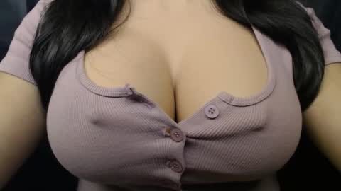 Snapshot of bigboobs_ivy chatting on 10/06/25, 09:29 Ivy online show from 10/06/25, 09:29