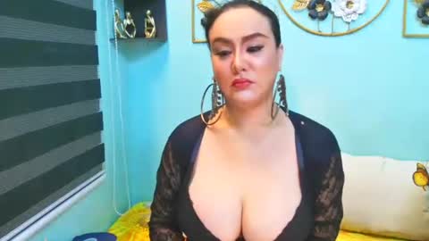 Snapshot of bigcocknloadstits chatting on 09/13/25, 04:07 Flirty Sofia online show from 09/13/25, 04:07