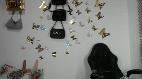 cristina online show from 10/24/25, 09:17