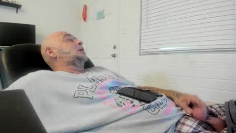 Snapshot of bigdickpiercedtattoos chatting on 09/10/25, 07:30 bigdickpiercedtattoos online show from 09/10/25, 07:30