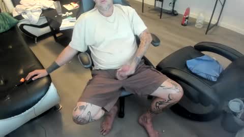Snapshot of bigdickpiercedtattoos chatting on 09/11/25, 11:49 bigdickpiercedtattoos online show from 09/11/25, 11:49