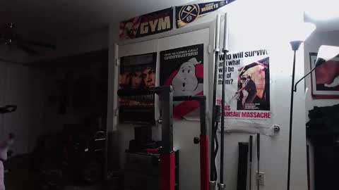 biggerisbetter21 online show from 10/18/25, 08:15