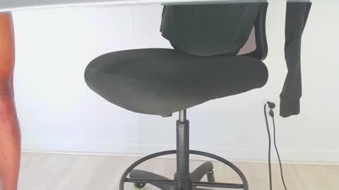 Snapshot of biggstikk chatting on 01/28/25, 05:35 biggstikk online show from 01/28/25, 05:35