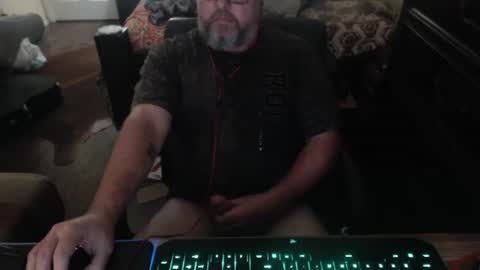 Snapshot of bighugmugg chatting on 11/01/25, 10:56 bighugmugg online show from 11/01/25, 10:56