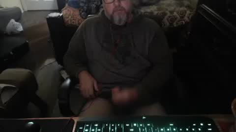 Snapshot of bighugmugg chatting on 11/10/25, 12:48 bighugmugg online show from 11/10/25, 12:48