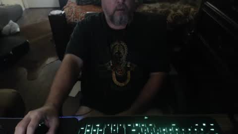 Snapshot of bighugmugg chatting on 11/21/25, 12:15 bighugmugg online show from 11/21/25, 12:15