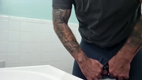 bignick850717520 online show from 10/21/25, 12:22