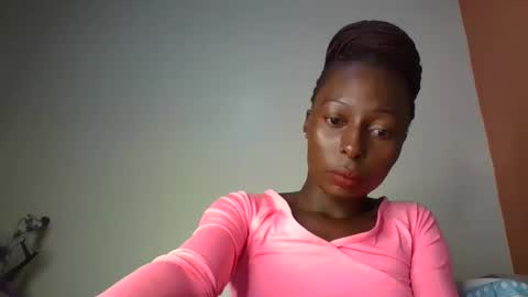 Snapshot of bigpussy_girl chatting on 01/04/25, 12:27 abi online show from 01/04/25, 12:27