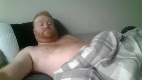 Snapshot of bigred92899 chatting on 10/27/25, 04:33 bigred92899 online show from 10/27/25, 04:33