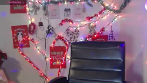 Snapshot of bigthickgirl35 chatting on 12/31/24, 04:16 Mahogany online show from 12/31/24, 04:16