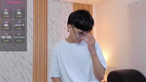 Snapshot of billie_jr chatting on 10/31/25, 04:02 Billie online show from 10/31/25, 04:02