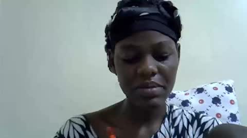 black_berry9 online show from 10/24/25, 10:44