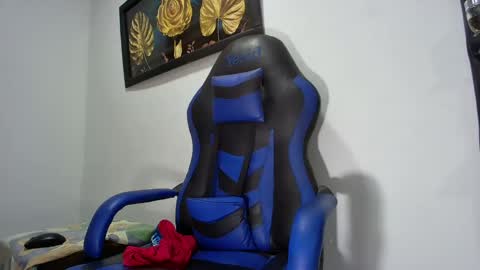 Snapshot of black_dicck chatting on 02/15/25, 08:22 tu morenito online show from 02/15/25, 08:22