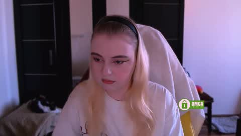 Sasha and Bella online show from 10/11/25, 09:19