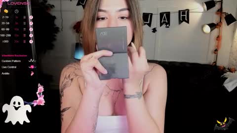 Snapshot of black_pant3r chatting on 11/02/25, 08:39 Mon Mon online show from 11/02/25, 08:39