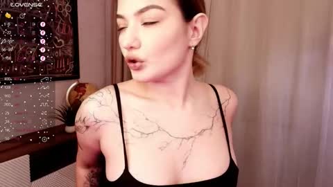 Snapshot of black_pant3r chatting on 11/13/25, 02:54 Mon Mon online show from 11/13/25, 02:54