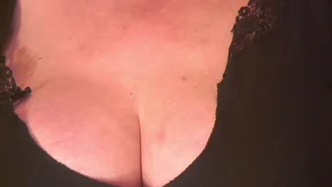 Snapshot of black_pearls chatting on 02/27/25, 10:31 Sarah online show from 02/27/25, 10:31