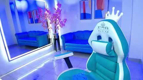 Snapshot of black_roseee chatting on 10/19/25, 04:02 Rousse online show from 10/19/25, 04:02