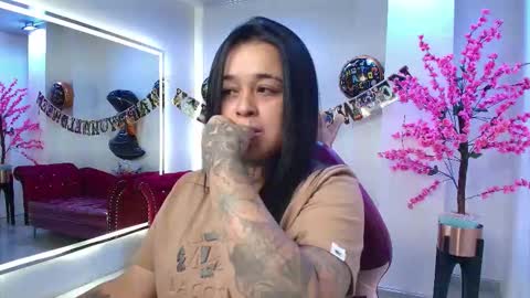 Snapshot of black_roseee chatting on 10/28/25, 03:54 Rousse online show from 10/28/25, 03:54