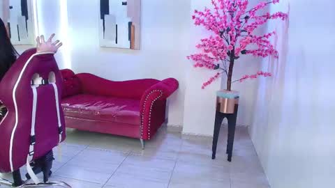 Snapshot of black_roseee chatting on 11/04/25, 03:27 Rousse online show from 11/04/25, 03:27