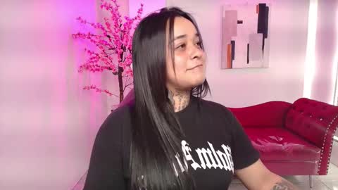 Snapshot of black_roseee chatting on 11/11/25, 04:01 Rousse online show from 11/11/25, 04:01