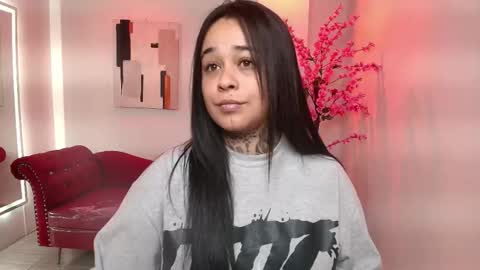 Snapshot of black_roseee chatting on 11/13/25, 03:38 Rousse online show from 11/13/25, 03:38