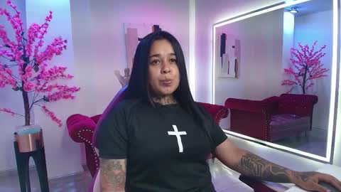 Snapshot of black_roseee chatting on 11/18/25, 03:23 Rousse online show from 11/18/25, 03:23