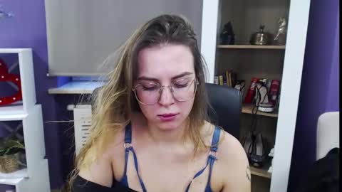 Z O E Y online show from 12/06/24, 11:00